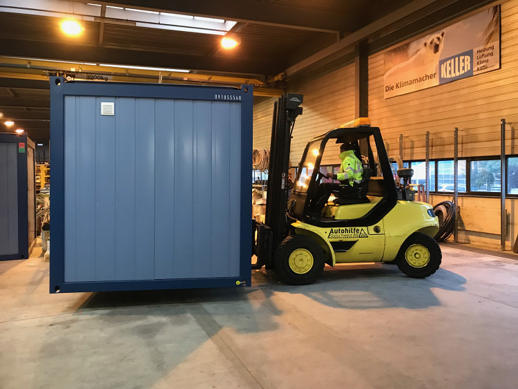 Container auf Stapler